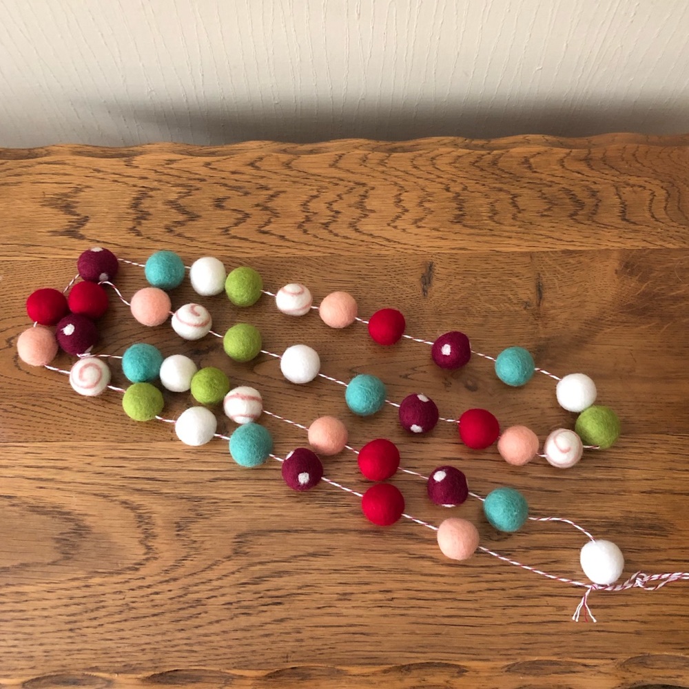 🖤CLEAR OUT!🖤 Felt Wool Ball Garland